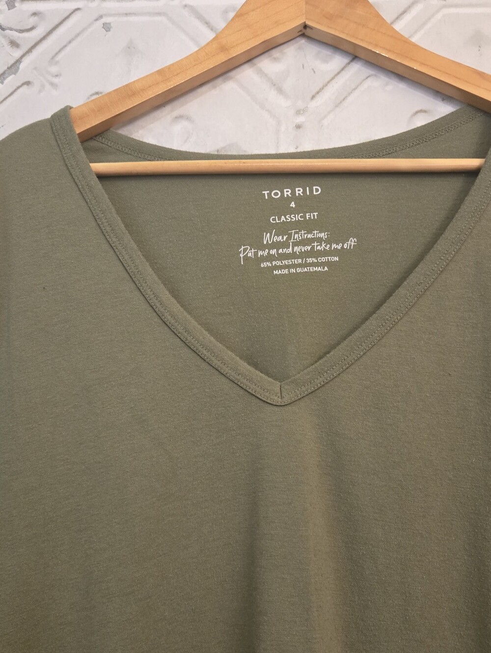 torrid Olive Classic Fit "Put me on & never take me off" Short Sleeve Size 4 - Picture 2 of 7